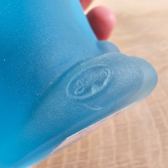 Fenton Art Glass Cat Figurine Frosted Satin Blue with Retail Sticker 5" - Picture 12 of 13